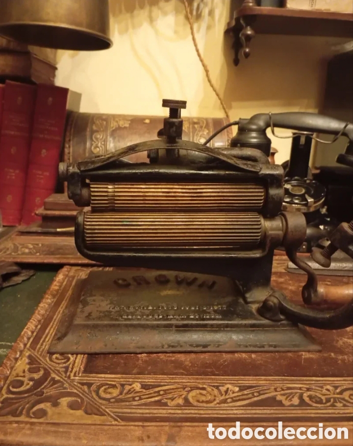 Antig&uuml;edades: M&aacute;quina Plisadora Crown Antigua (1880)