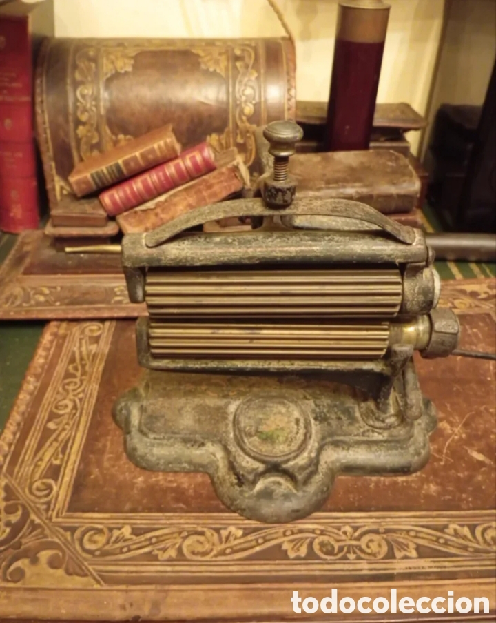 Antig&uuml;edades: Antigua m&aacute;quina plisadora Siglo XIX. Funciona.