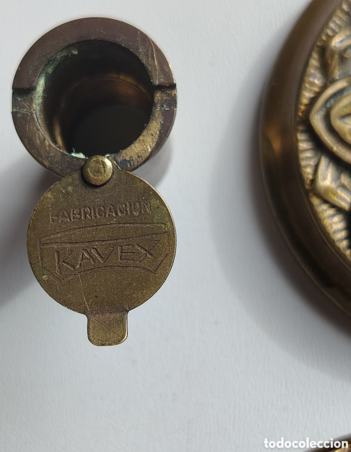 Antig&uuml;edades: Antigua mirilla de puerta en bronce marca Kavex - Foto 2