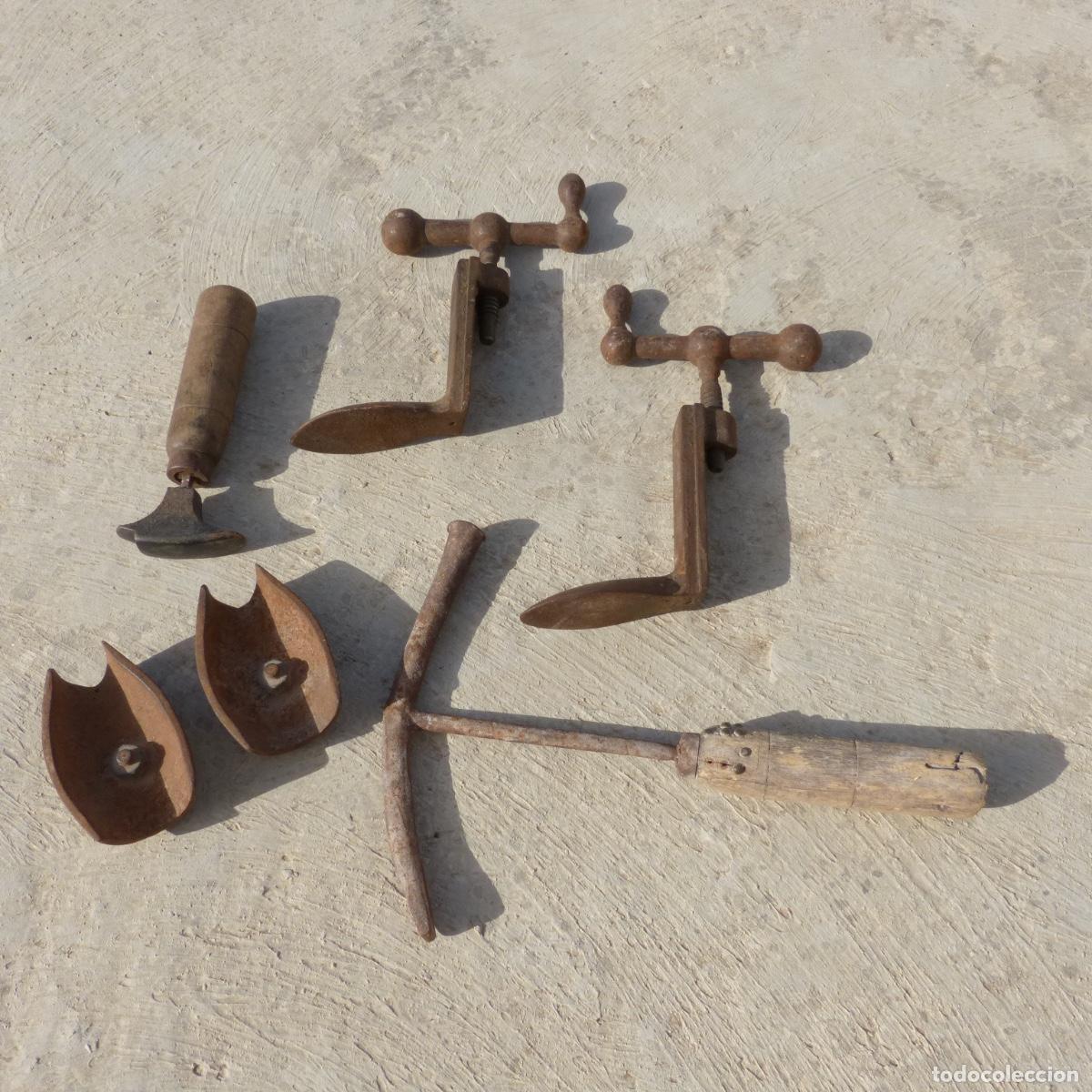 Antiques: Lote de antiguas herramientas , uso desconocido, zapatero? P.total 2501gr.
