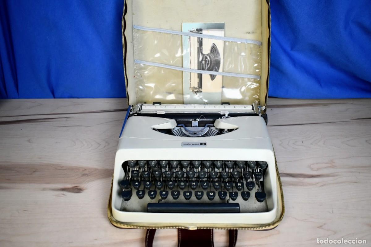 Antig&uuml;edades: Antigua maquina de escribir port&aacute;til Underwood 18 con malet&iacute;n original