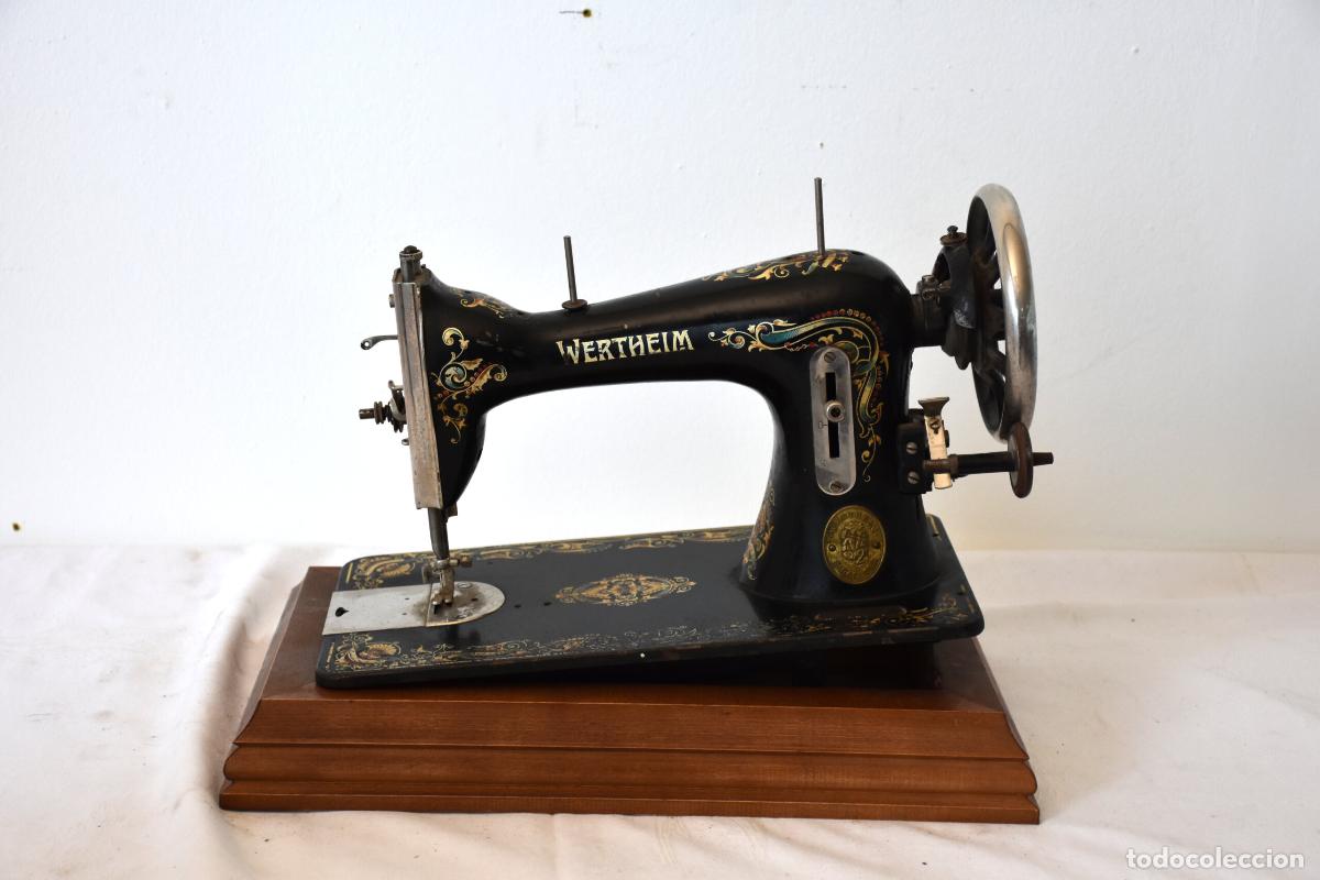Antig&uuml;edades: Antigua maquina de coser Wertheim Barcelona