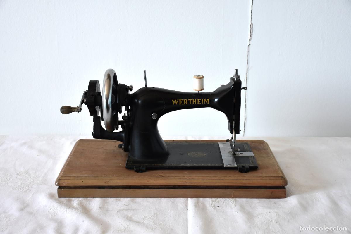 Antig&uuml;edades: Maquina de coser antigua Wertheim con manivela