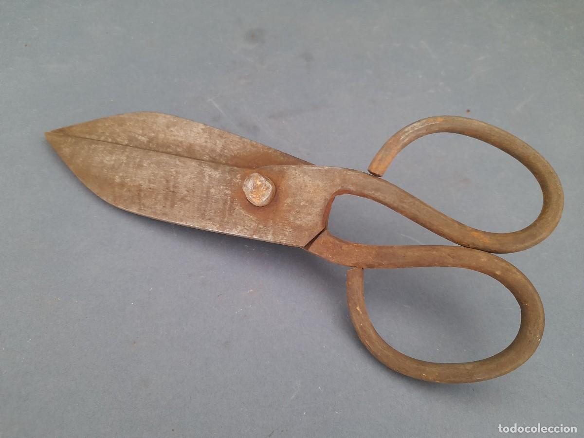 Antig&uuml;edades: Antiguas tijeras de hierro , 24cm aprox, buen corte