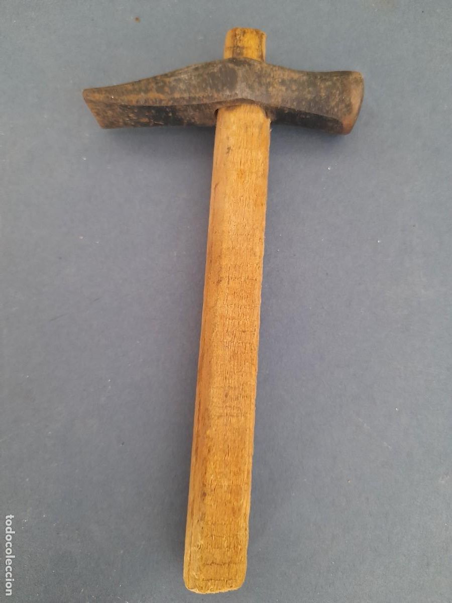 Antig&uuml;edades: Peque&ntilde;o martillo con cabeza de 7cm aprox, largo 13cm aprox