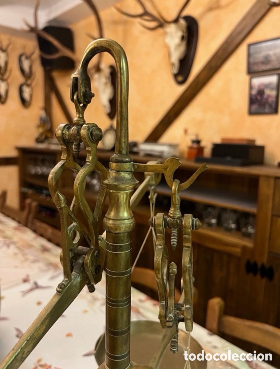 Antig&uuml;edades: Balanza antigua lat&oacute;n dos platos - Foto 2