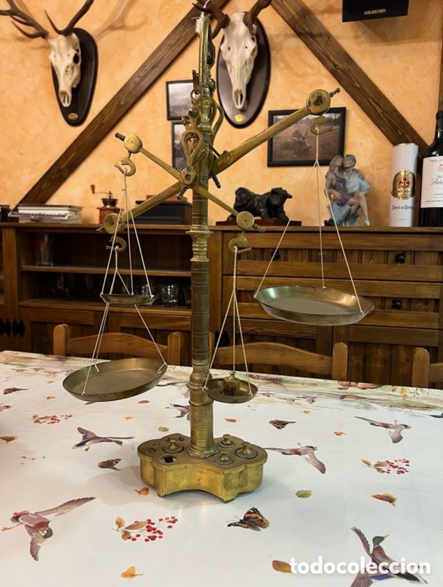 Antig&uuml;edades: Balanza antigua lat&oacute;n dos platos