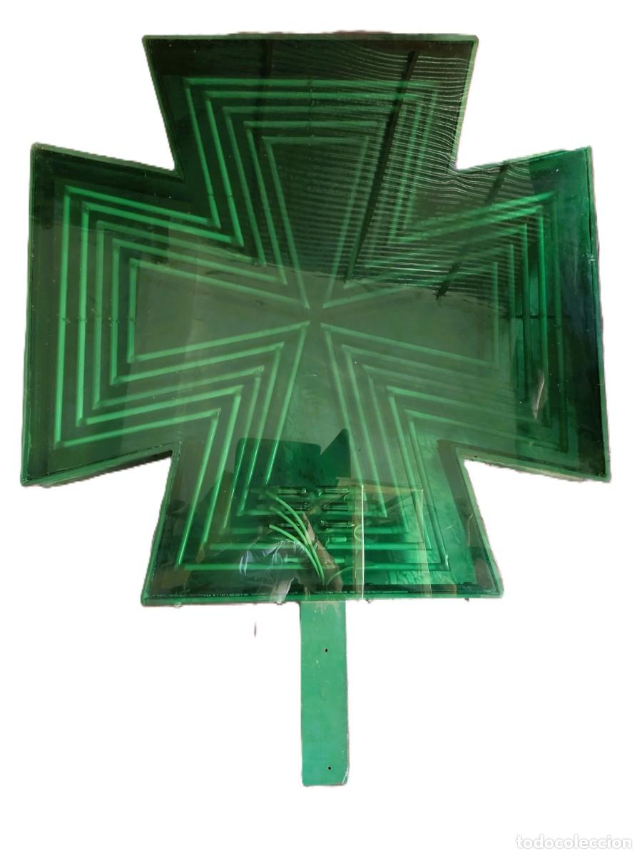 Antig&uuml;edades: Luminoso antiguo o cruz de farmacia de ne&oacute;n verde c