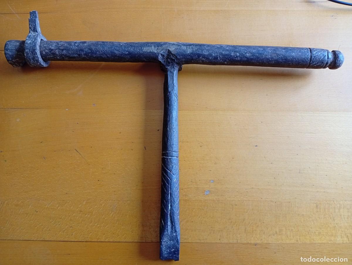 Antig&uuml;edades: cerrojo forja medieval