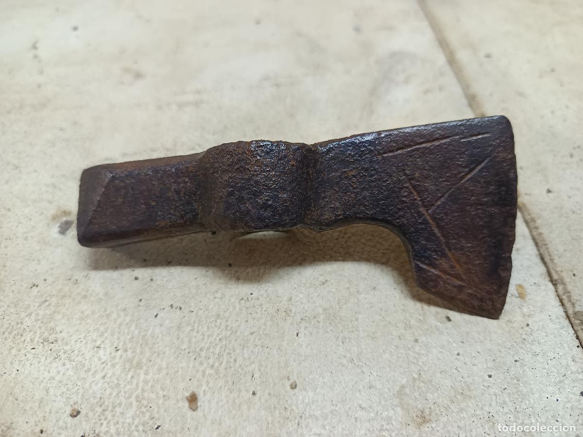Antig&uuml;edades: MUY RARA UNICA PEQUE&Ntilde;A HACHA CON MARTILLO SELLO LETRA A, DE MINA PARA MARCAR ZONAS O GALERIAS.