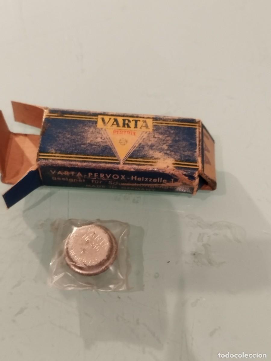 Antig&uuml;edades: Pila de bot&oacute;n vintage Varta Pertrix (modelo 246). La primera de bot&oacute;n.
