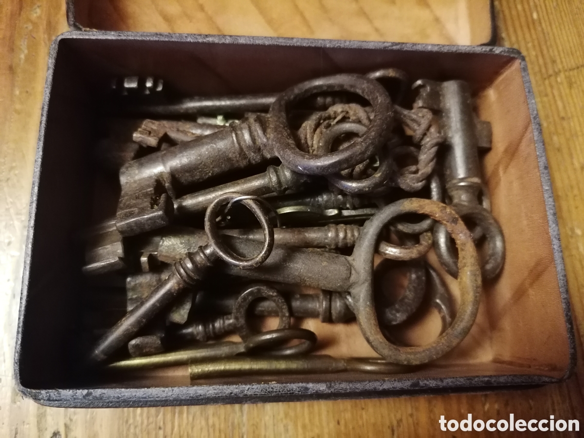 Antig&uuml;edades: Lote de llaves antiguas