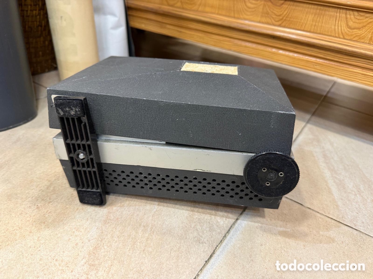 Antig&uuml;edades: Proyector antiguo, tal y como se ve - Foto 2