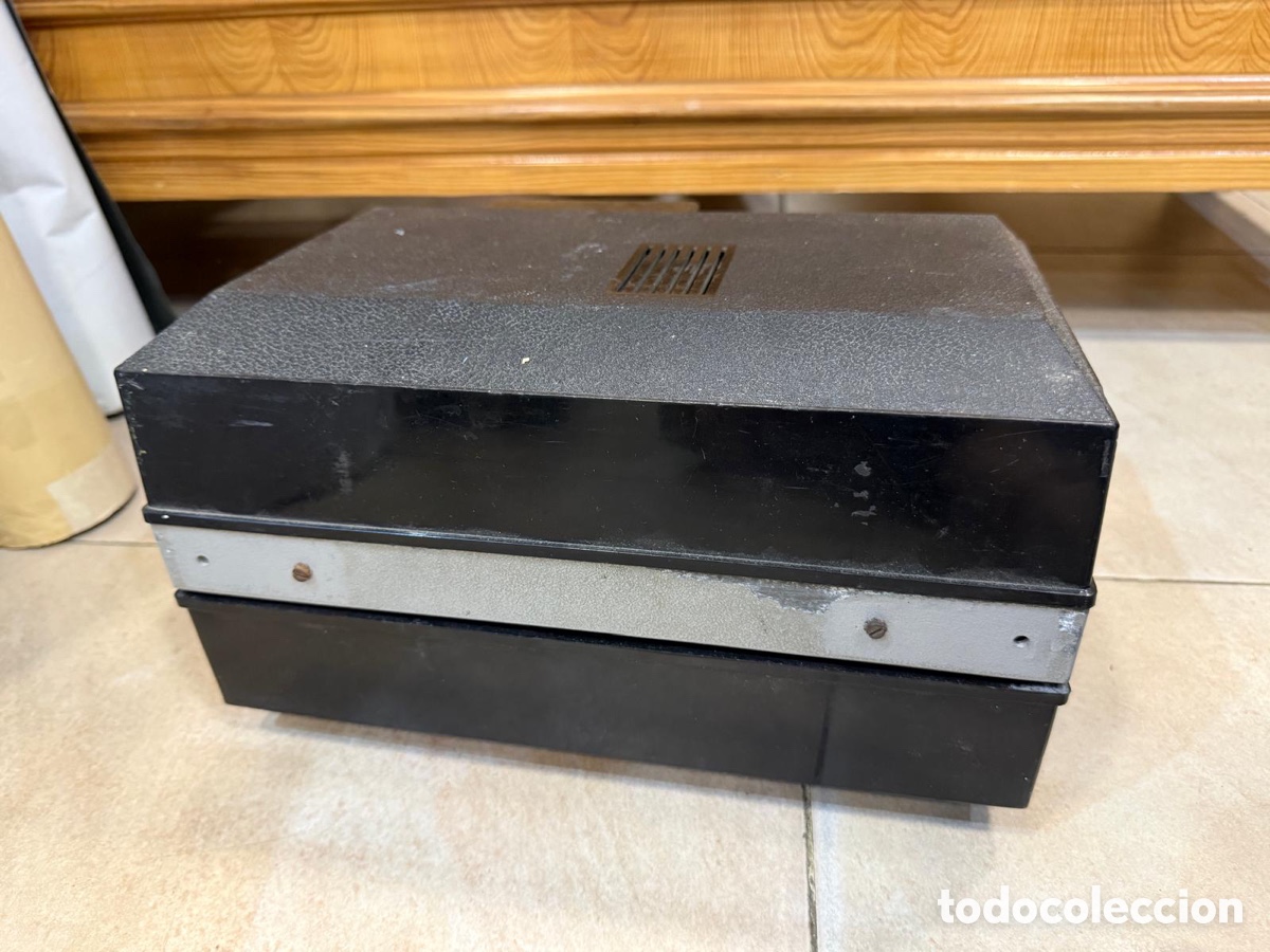 Antig&uuml;edades: Proyector antiguo, tal y como se ve - Foto 3