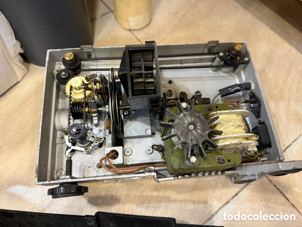 Antig&uuml;edades: Proyector antiguo, tal y como se ve - Foto 4
