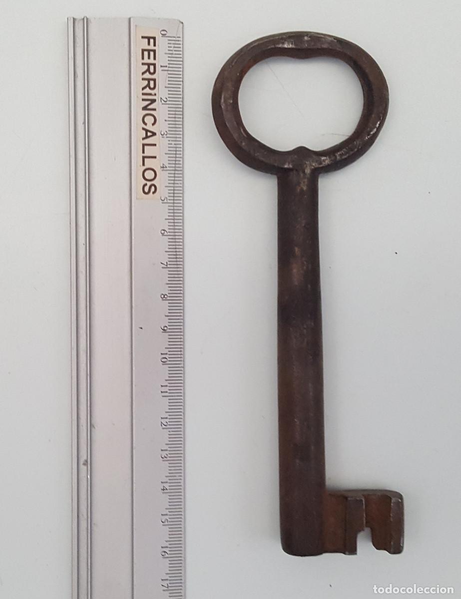 Antig&uuml;edades: CURIOSA LLAVE DE HIERRO FORJADO 15,50 CM DE LARGO, PESA 197 GRAMOS, HUECA, SILGLO XVIII O XIX