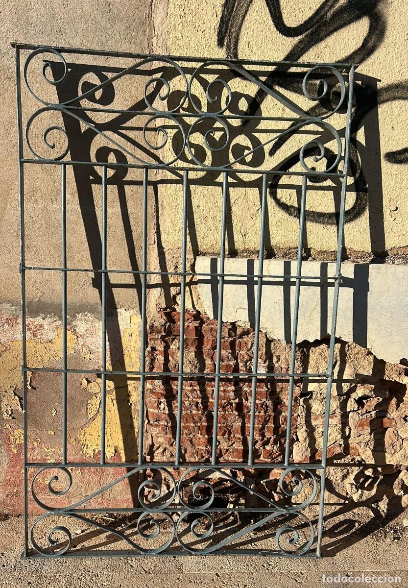 Antig&uuml;edades: REJA ANTIGUA DE FORJA DE 173 X 109 CMS. IDEAL PARA MESA O DECORACION SIM GARRAS