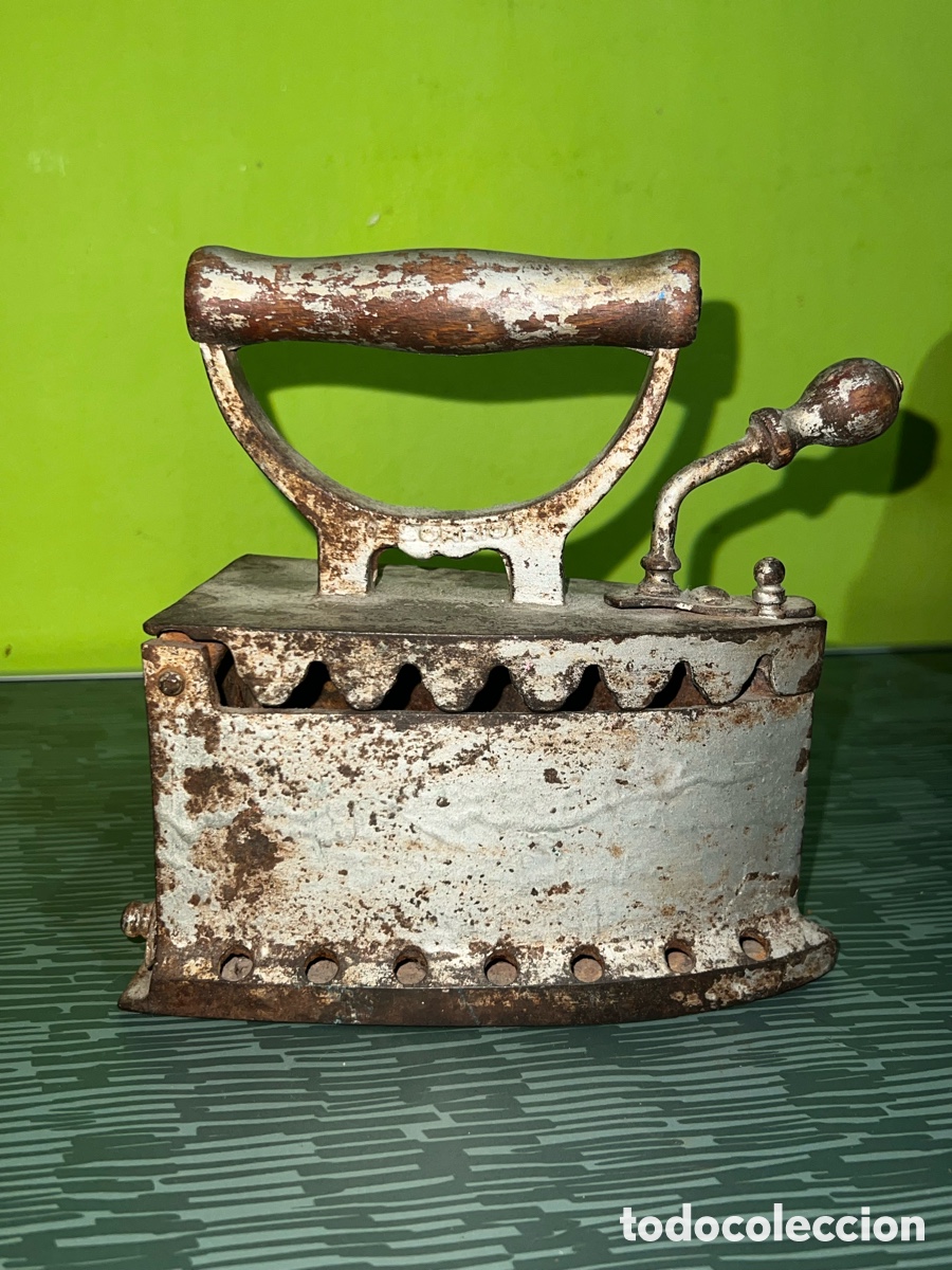 Antig&uuml;edades: Plancha antigua carb&oacute;n Marca Elorrio