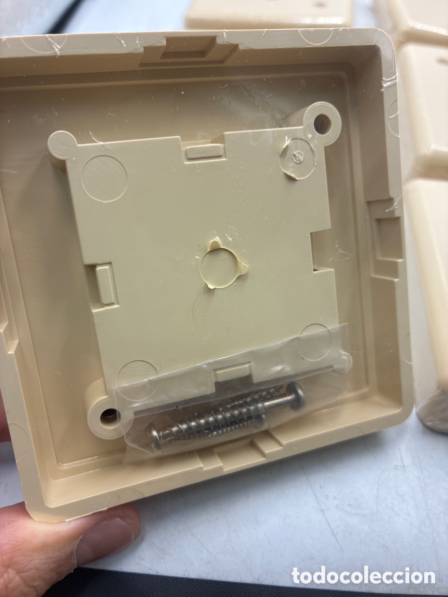 Tel&eacute;fonos: Caja con 24 rosetas de enchufe universal 4 conductores. - Foto 3