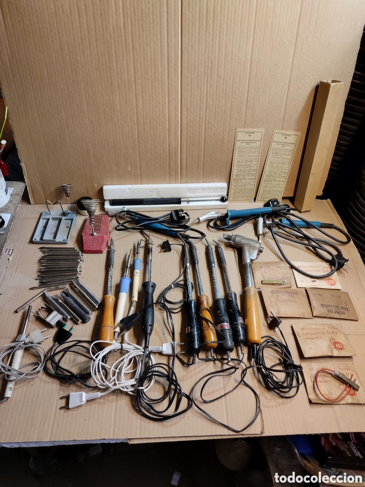 Antiquit&eacute;s: Gran lote de soldadores el&eacute;ctricos JBC,David,zeva y accesorios boquillas de cobre etc