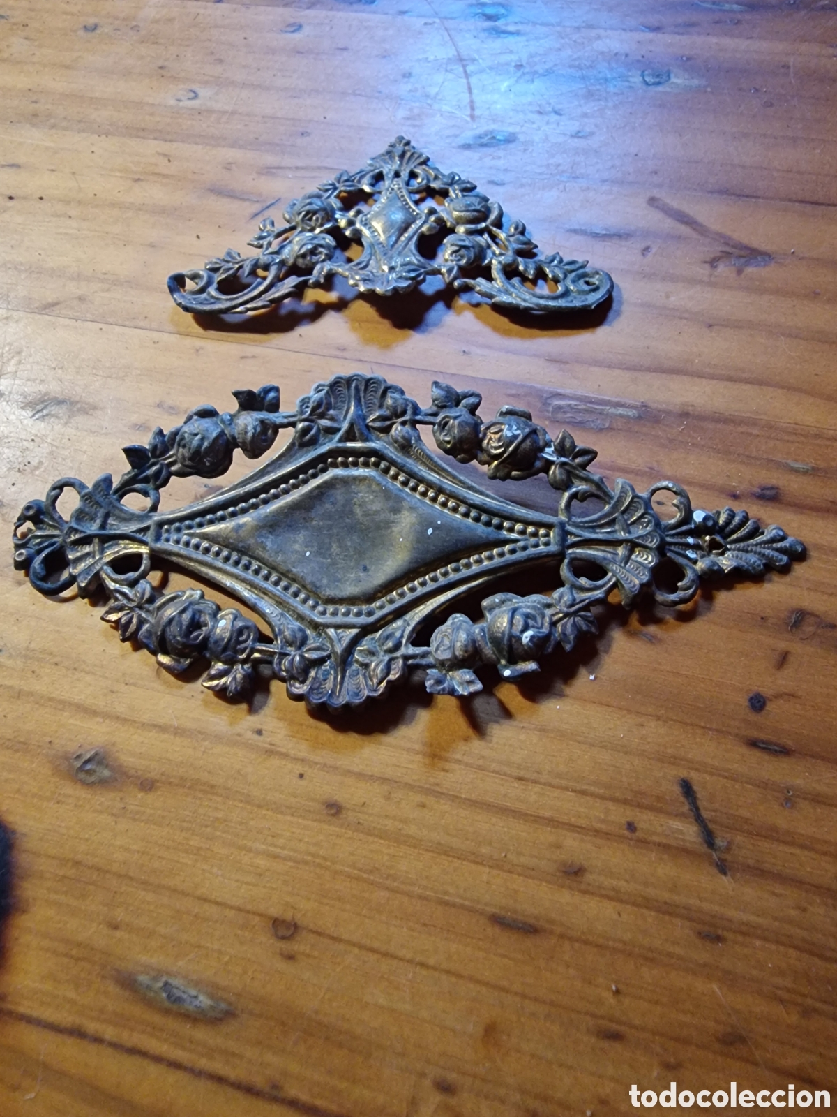 Antig&uuml;edades: Antiguos embellecedores de metal,lat&oacute;n finos,ver fotos
