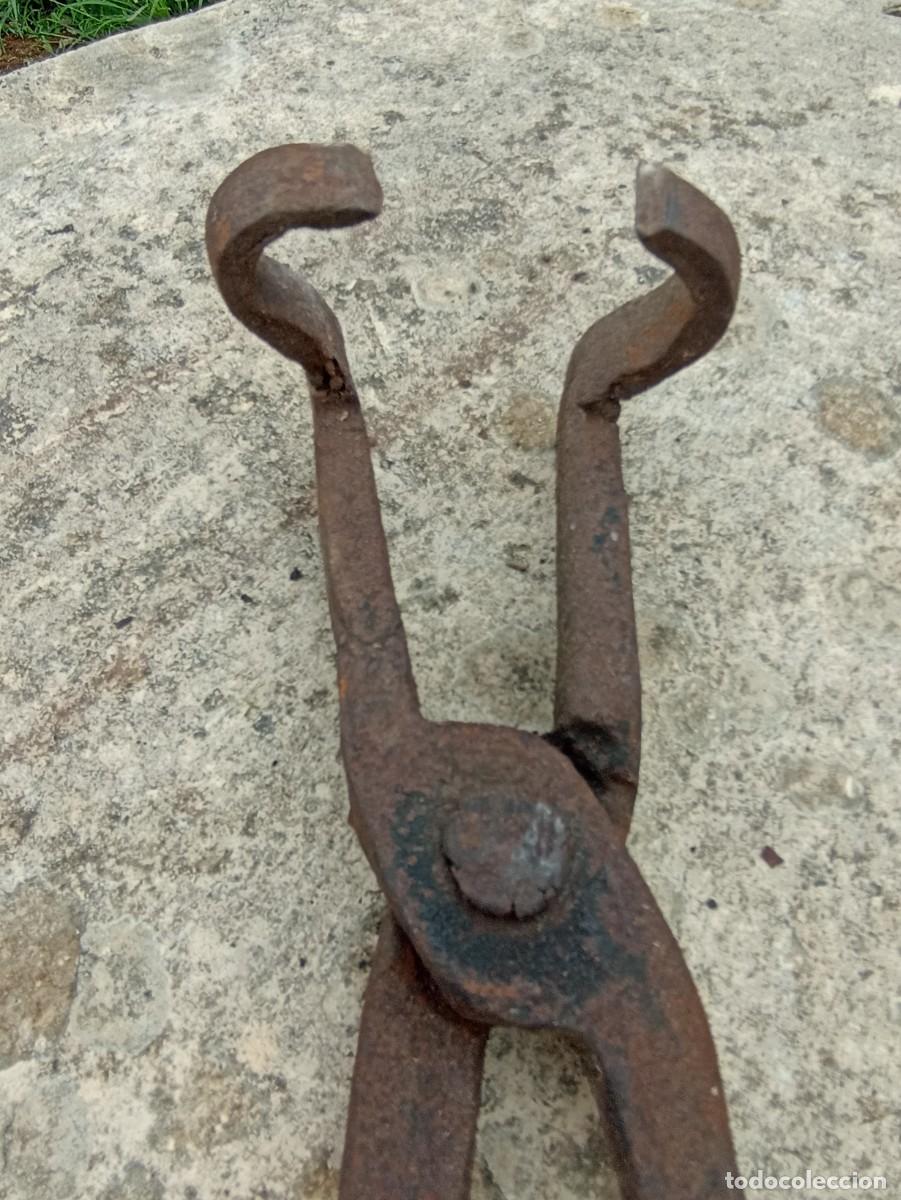 Antig&uuml;edades: Tenazas de herrero, centenarias - Foto 2