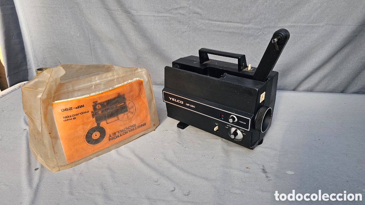 Antig&uuml;edades: proyector de cine vintage de 8 mm y Super 8, modelo Yelco MP-290.