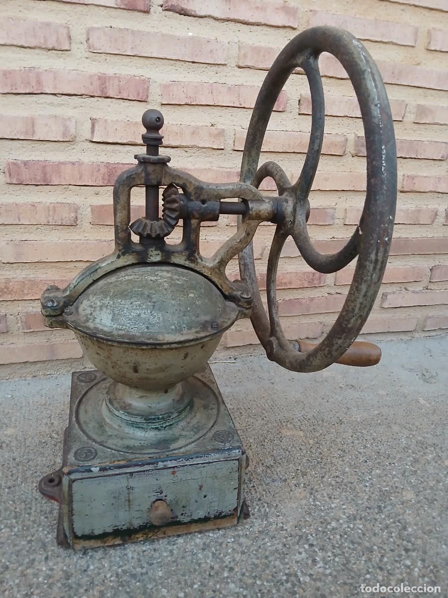 Antig&uuml;edades: Gran Molino de Caf&eacute; de tienda. N&deg; 3
