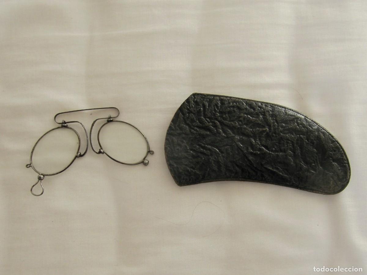 Antig&uuml;edades: Anteojos con funda de piel - Foto 1