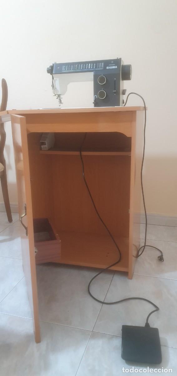Antig&uuml;edades: MAQUINA DE COSER CON MUEBLE