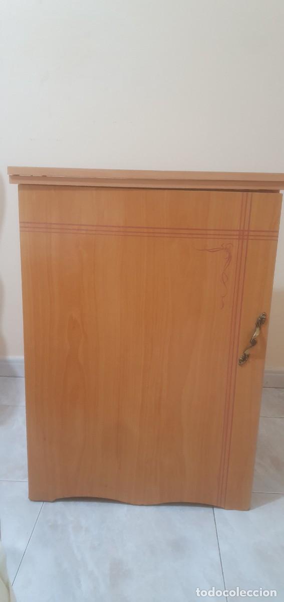 Antig&uuml;edades: MAQUINA DE COSER CON MUEBLE - Foto 2