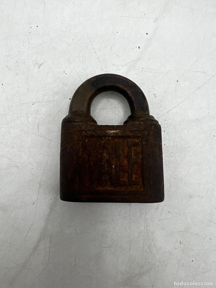 Antig&uuml;edades: ANTIGUO CANDADO YALE. HIERRO FUNDIDO. SIN LLAVES. 6,5. x 5 x 2 CM.