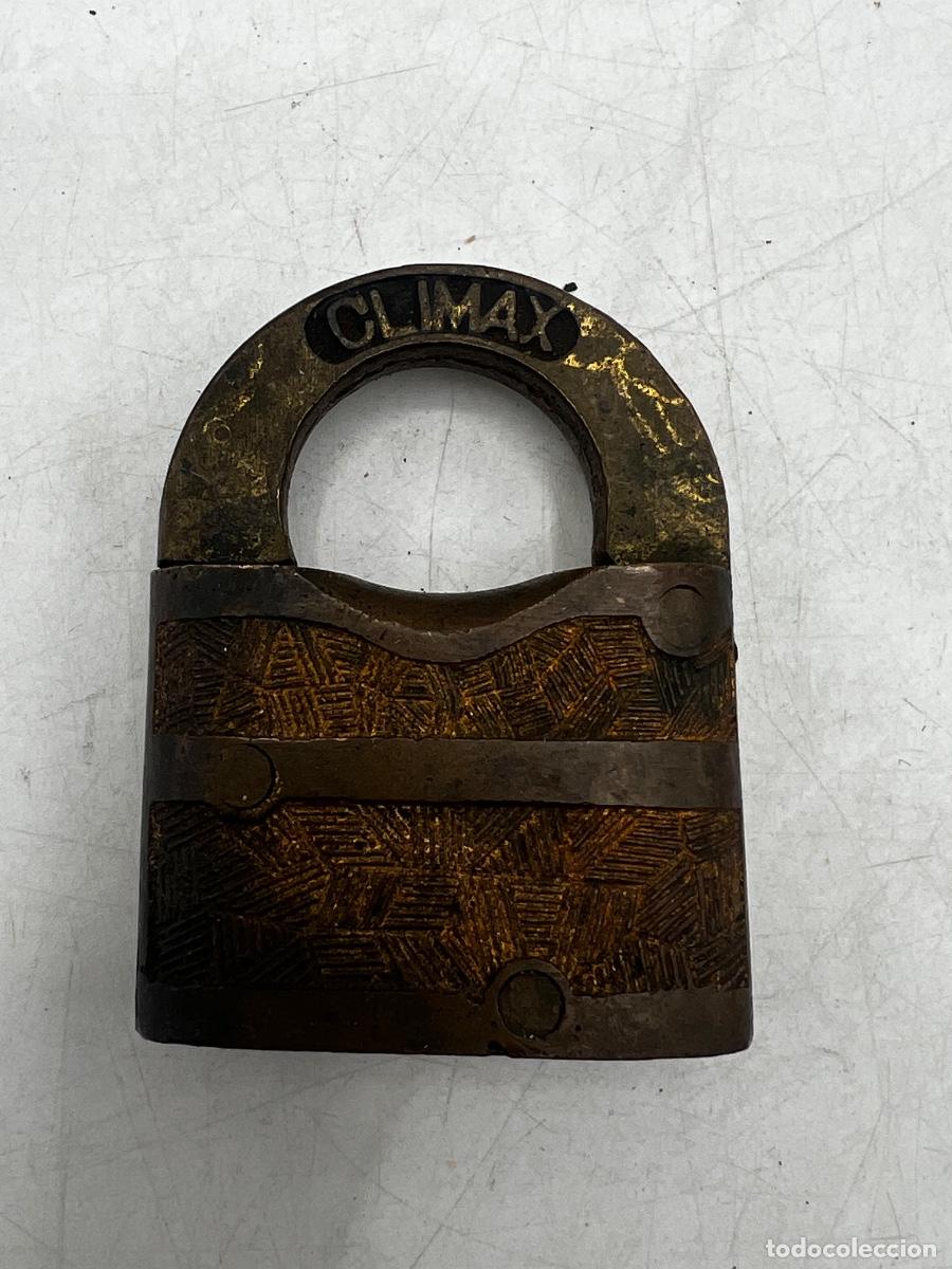 Antig&uuml;edades: ANTIGUO CANDADO CLIMAX. HIERRO FUNDIDO. SIN LLAVES. 6,5. x 5 x 2 CM.