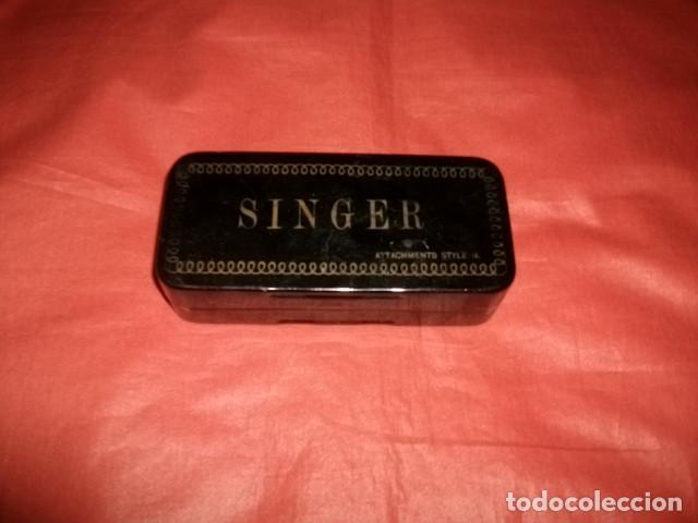 Antig&uuml;edades: CAJA DE METAL M&Aacute;QUINA DE COSER SINGER