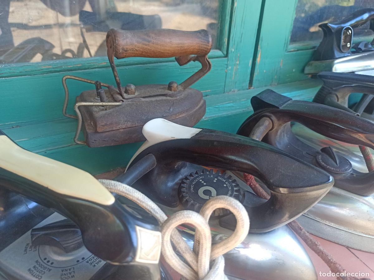Antig&uuml;edades: Lote de 10 planchas electricas y carbon - Foto 5