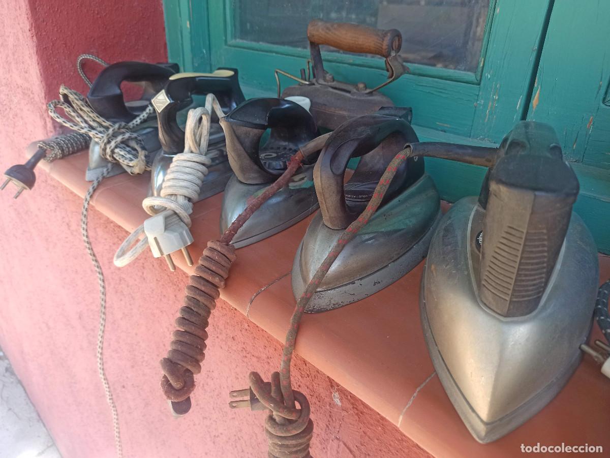 Antig&uuml;edades: Lote de 10 planchas electricas y carbon - Foto 6