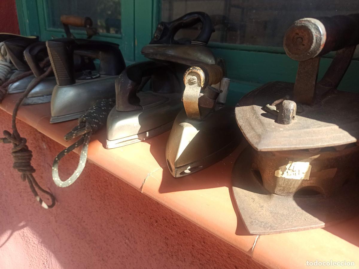Antig&uuml;edades: Lote de 10 planchas electricas y carbon - Foto 8
