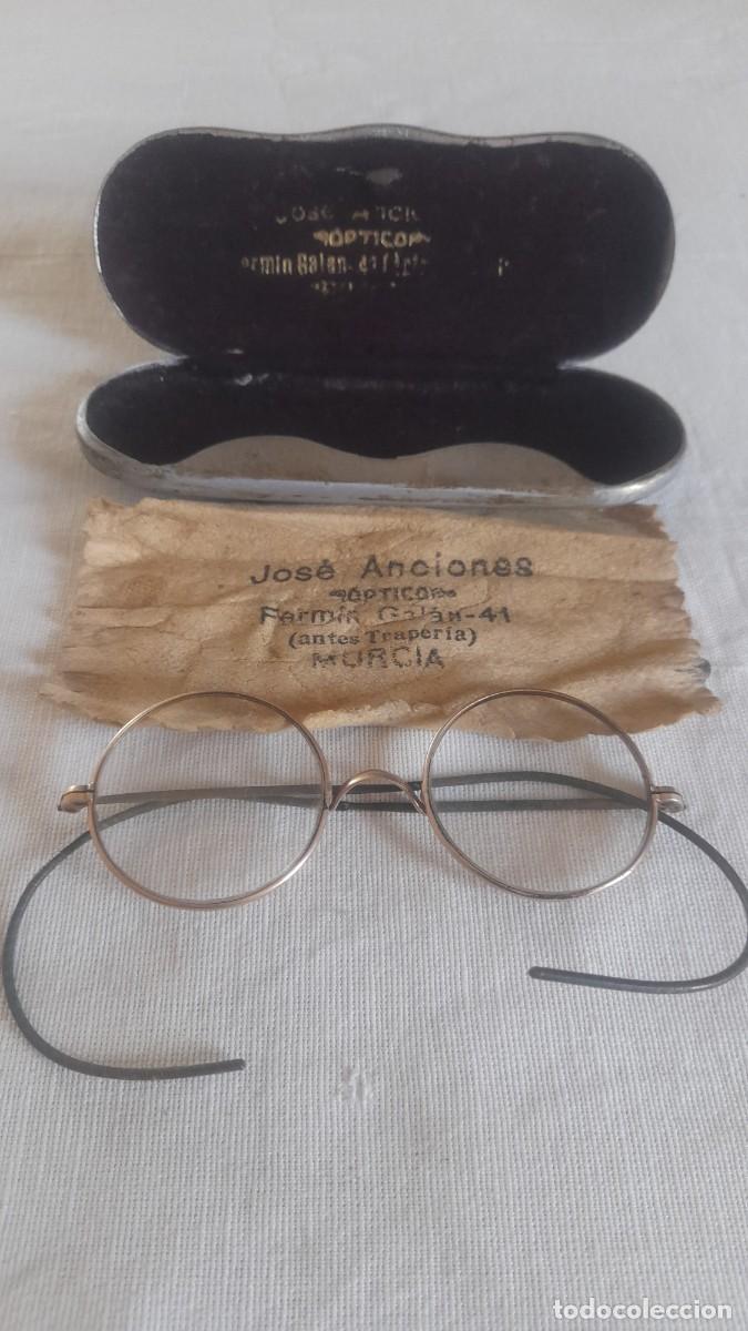 Antig&uuml;edades: Antiguas gafas redondas de metal con estuche y gamuza &Oacute;ptica Jos&eacute; Anciones - Murcia (A&ntilde;os 30)&rdquo;.