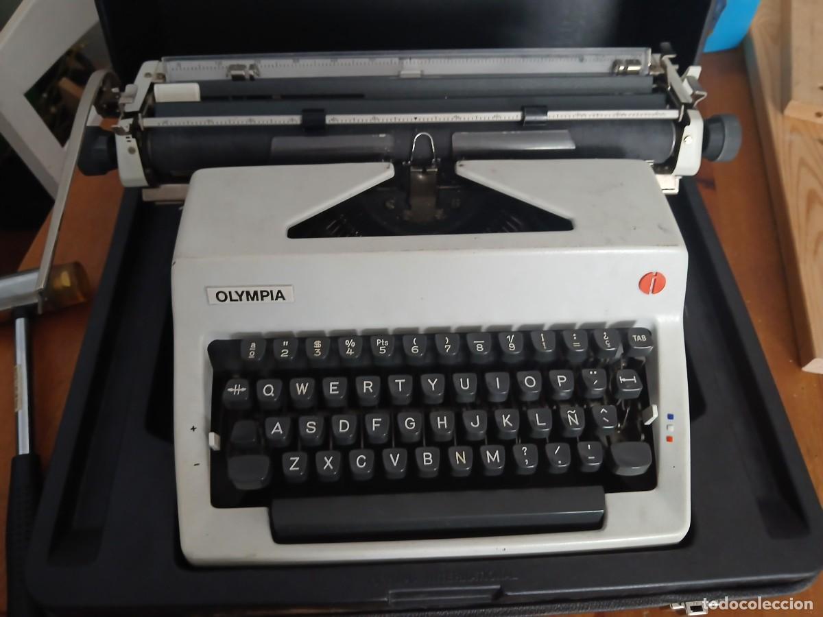 Antig&uuml;edades: M&aacute;quina de escribir OLYMPIA vintage con malet&iacute;n original &ndash; Teclado espa&ntilde;ol &ndash; Funciona