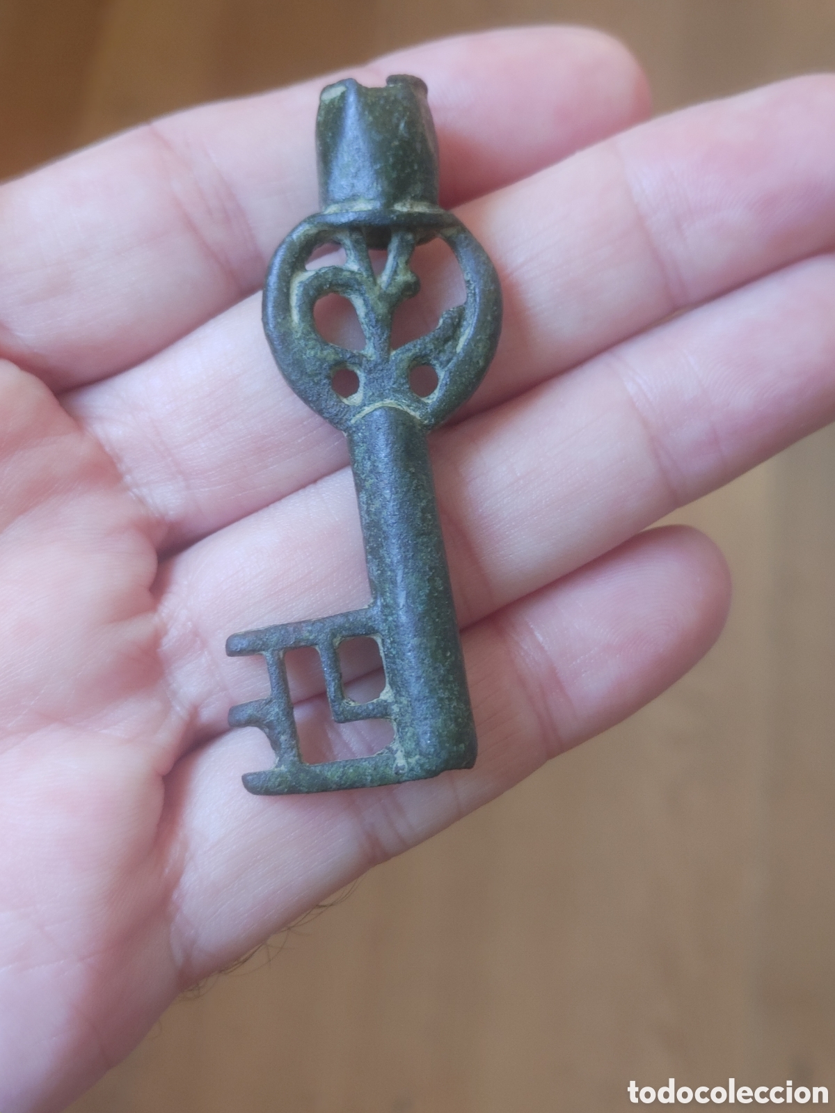 Antig&uuml;edades: Llave carolingia en bronce. S. VIII - X.
