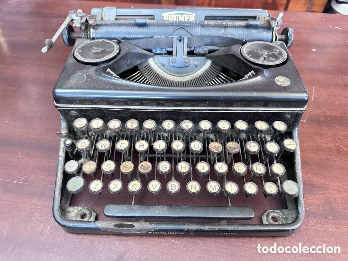 Antig&uuml;edades: &Aacute;ntigua maquina de escribir Triumph. Circa 1930