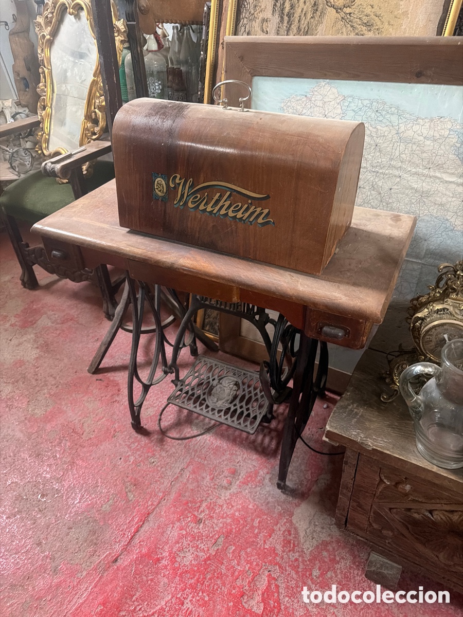 Antig&uuml;edades: M&aacute;quina de coser marca wertheim