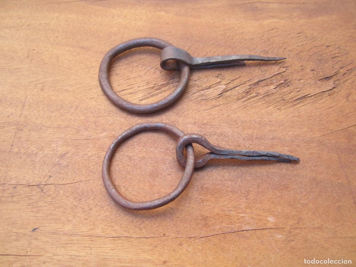 Antig&uuml;edades: Argollas antiguas centenarias de forja, 2 piezas.