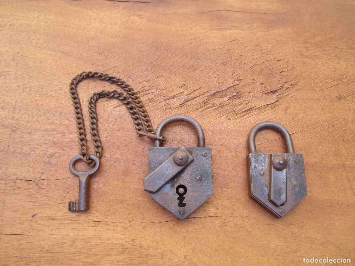 Antig&uuml;edades: Candados antiguos de hierro, 1 con su llave.