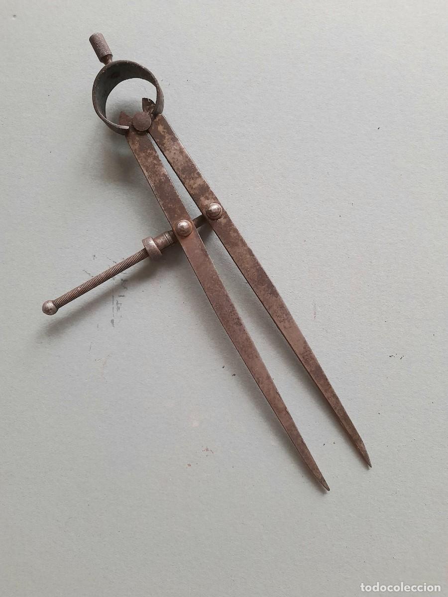 Antig&uuml;edades: Comp&aacute;s de acero con fabricante ilegible, 24cm apro