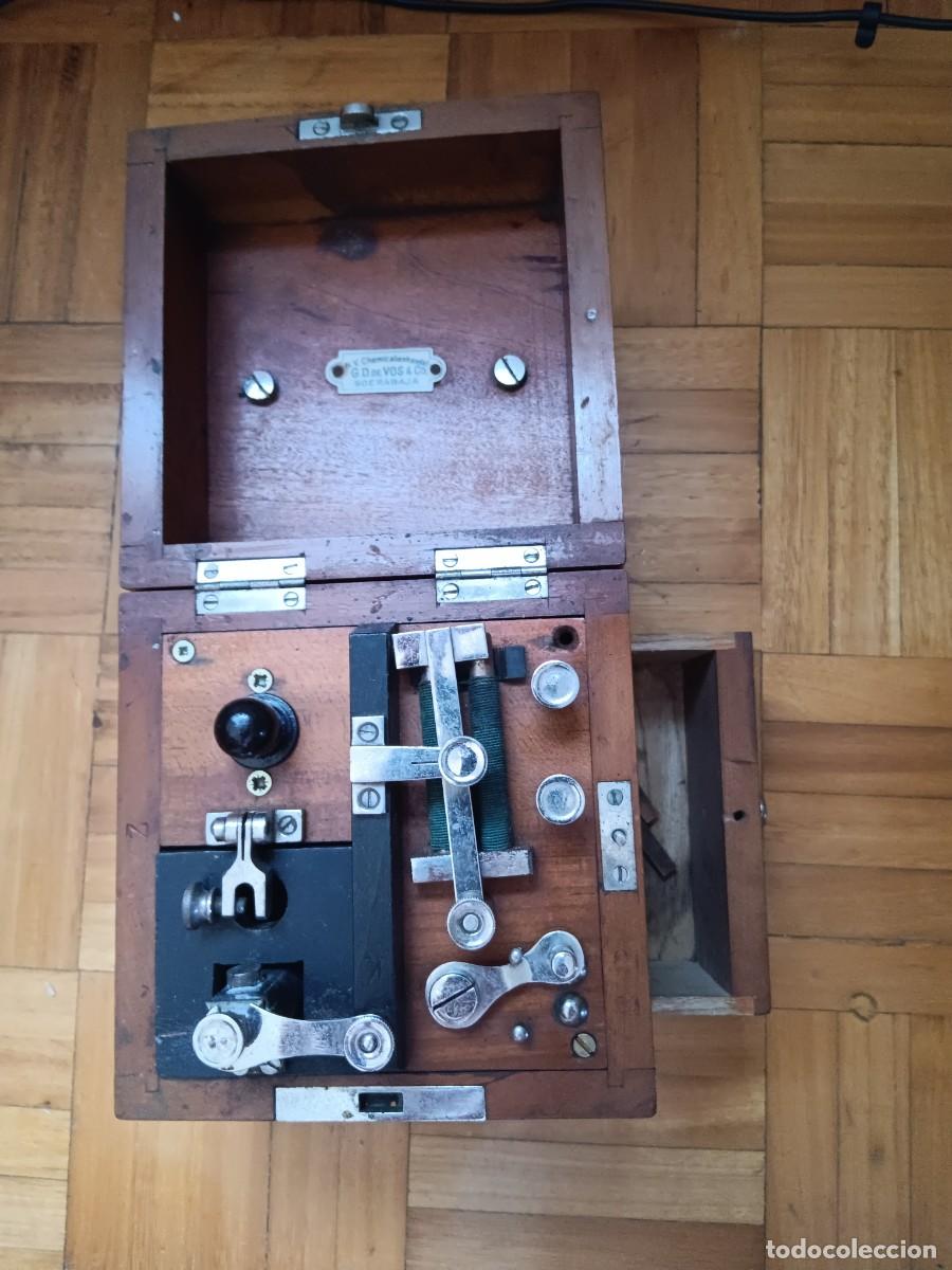 Antig&uuml;edades: MEDICINA ANTIGUO APARATO M&Eacute;DICO DE ELECTROTERAPIA MONTADO SOBRE CAJA DE MADERA