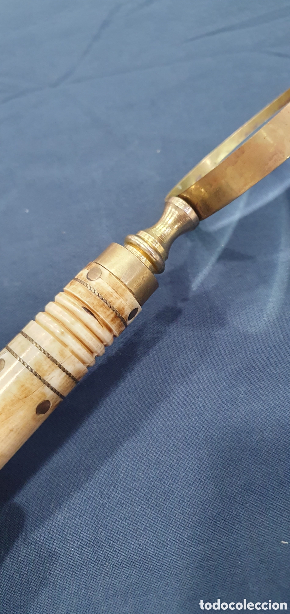 Antig&uuml;edades: Lupa en bronce con mango en hueso. (L135) - Foto 3