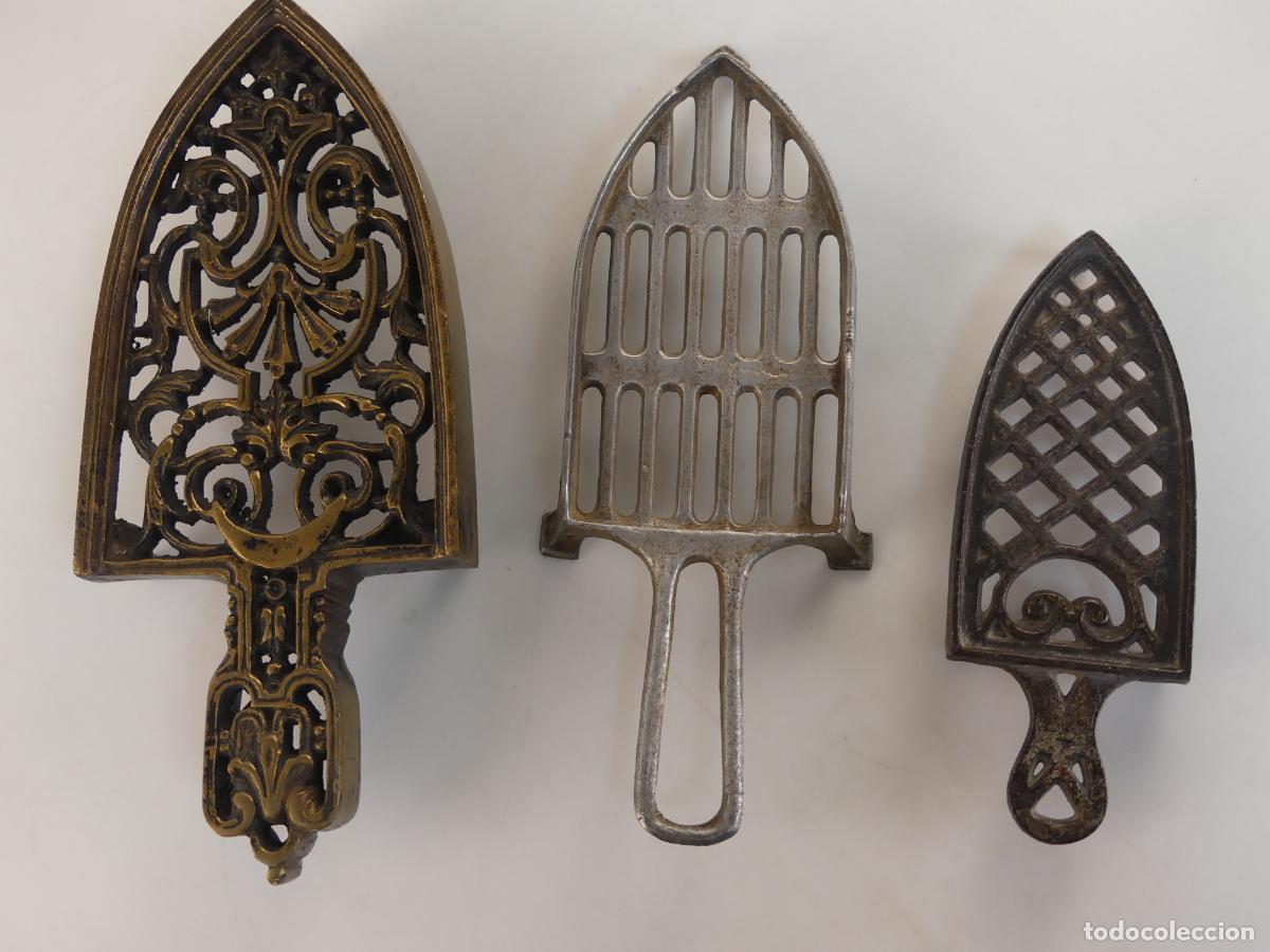 Antig&uuml;edades: LOTE DE 3 SOPORTES PARA PLANCHAS - Foto 2