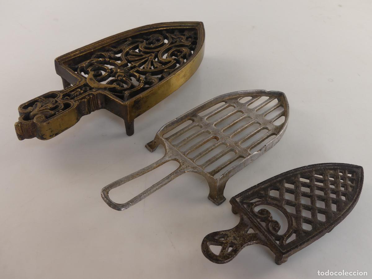Antiques: LOTE DE 3 SOPORTES PARA PLANCHAS