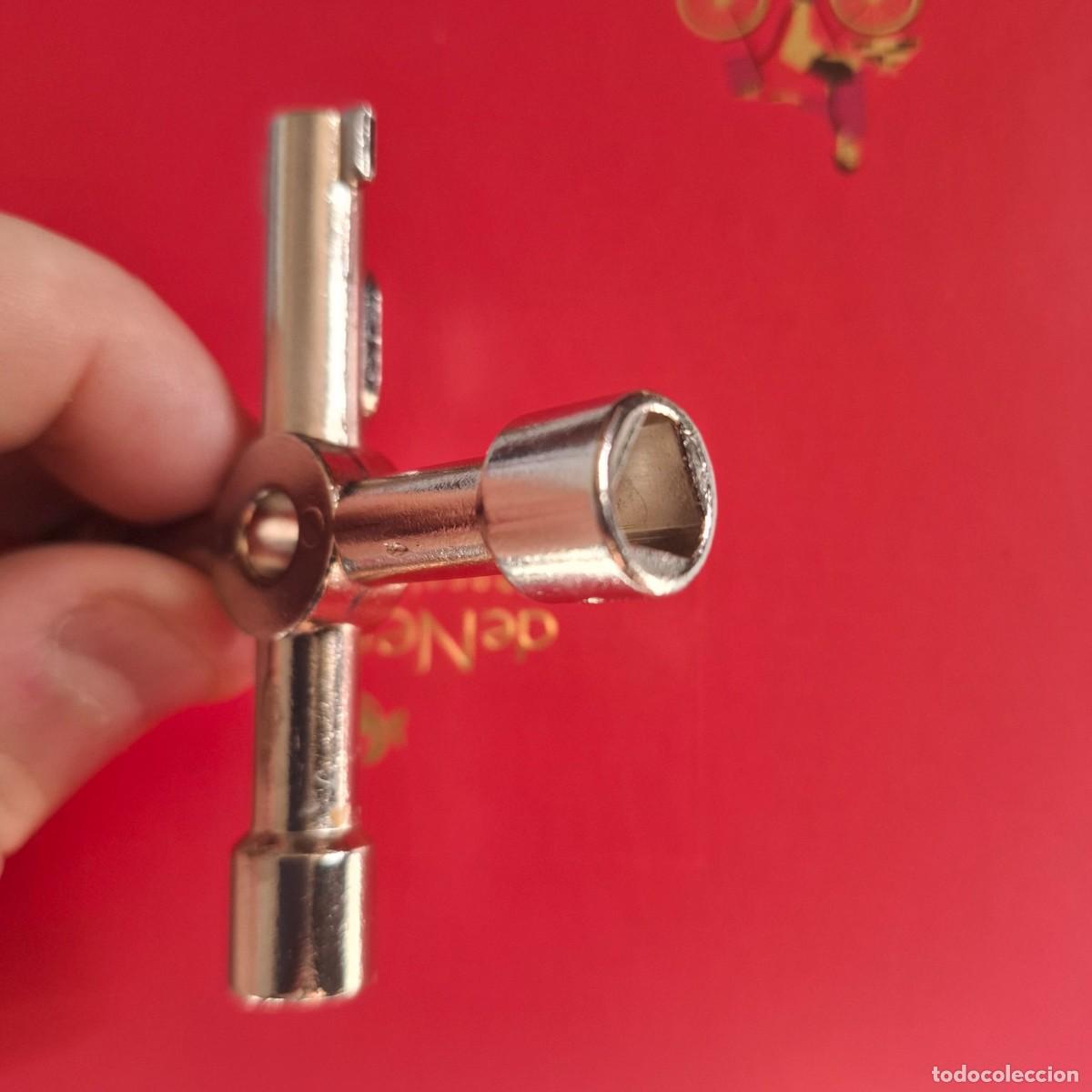 Antig&uuml;edades: Llave de cruz universal - Foto 4